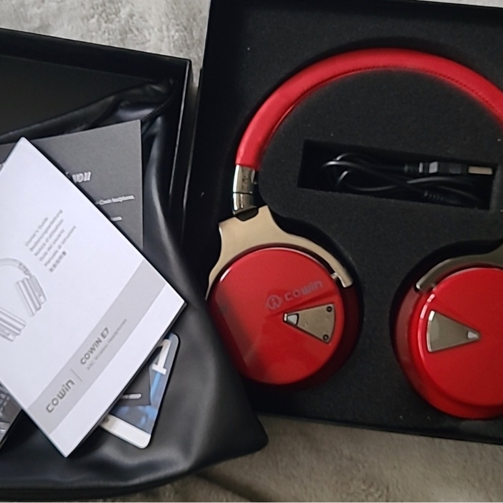 E7 Active Noise Cancelling Headphone Bluetooth Over Ear - Picture 7 of 9